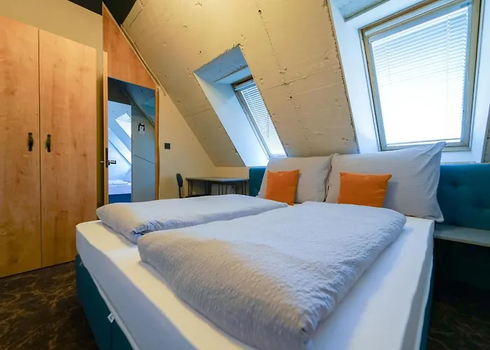 Chors Like A Hotel - 1St World Nft Block & Art Capsule Hostel Metachors